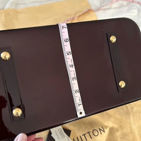 Louis Vuitton Alma Vernis Amarante GM handbag - Picture 14 of 17